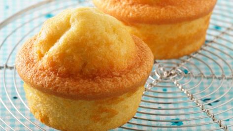 Lemon Yogurt Muffins, Yoghurt Muffins, Snack On The Go, Syrup Cake, Yogurt Muffins, Lemon Yogurt, Light Cakes, Savory Muffins, Lemon Muffins