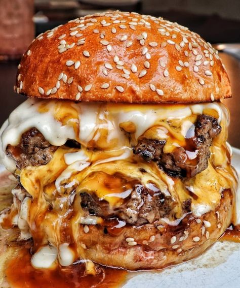 The Bougie: dripping in steak 2.0 sauce, meaty marrownaise and melted American cheese. Magnificent, messy and memorable. Calorie Calculator, Tastemade Recipes, Gourmet Burgers, Burgers Sandwiches, Yummy Comfort Food, Quesadillas, Food Obsession, Food Cravings, I Love Food