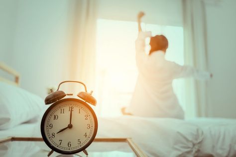 How to sleep better in autumn: what is the best time to get out of bed in October? Waking Up Aesthetic, Up Aesthetic, Can Not Sleep, Insomnia Causes, How To Sleep, Get Out Of Bed, Morning Habits, Dream Symbols, Healthy Lifestyle Changes