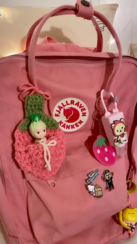 Sonny angel strawberry pouch crochet inspo ideas inspiration beginners chonkaycrochet Sonny Angel Pouch, My Melody Photocard, Backpack With Keychain, Pink Kanken, Mochila Kanken, Kanken Classic, Photocard Holder, Cc Shoes, Sonny Angels