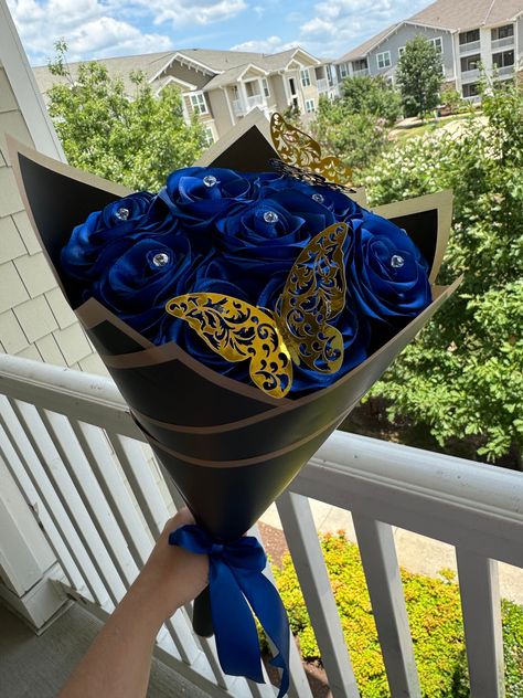 Bouquet of 12 eternal roses made of silk ribbon, work done 100% by hand Eternal Bouquet, Ramo Ideas, Increase Etsy Sales, Ribbon Rose Bouquets, Silk Rose Bouquet, 12 Roses, Random Products, Luxury Flower Bouquets, Eternal Roses