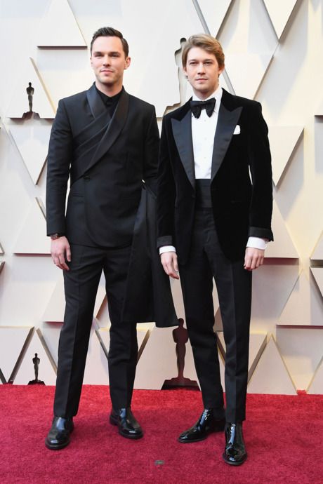 2019 #Oscars: The Best Looks at the 91st Academy Awards. Nicholas Hoult in Dior, Joe Alwyn in Tom Ford. Photo: Steve Granitz/WireImage Joe Alwyn, Nicholas Hoult, Mode Costume, Wedding Outfit Men, Best Dressed Man, Dress Suits For Men, Designer Suits For Men, Prom Suits, Helen Mirren