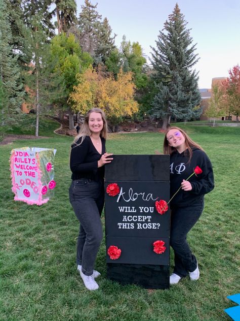 Bachelor Big Little Reveal, Big Little Canvas, Big Lil, Big Little Reveal, Big Reveal, Phi Mu, Sigma Kappa, Alpha Phi, Little Italy