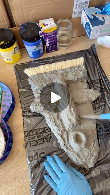 Osa Rosti ART on Instagram: "👋 hello everybody! Here’s a process video of how I make a wall mask in the papier-mache pulp method. This recipe is very simple! I use only paper that has been soaked and pulped and then as a binder/glue I use wall paper paste that is from Methyl cellulose only (so it’s natural) and it has no additives. It’s like a powder and I just sprinkle some on my pulp (sorry no exact recipe here😅) and mix it. You only need very little. Next time I’m gonna make sure to measure it with a spoon so I can let you know more exact. It becomes a bit jelly when in contact with water. At one point I added some water to the pulp to help the pulp to get a more jelly feeling. The key is to mix a lot a lot a lot so it gets smooth. Happy papier-macheing! 🤗 #mixedmediaartist #howtovid How To Paint Paper Mache, Paper Mache Videos, Smooth Paper Mache, How To Make Paper Mache, Paper Mache Sculpture Diy, Paper Mache Projects Ideas, Papier Mache Diy, Paper Pulp Sculpture, Paper Mache Sculpture Ideas