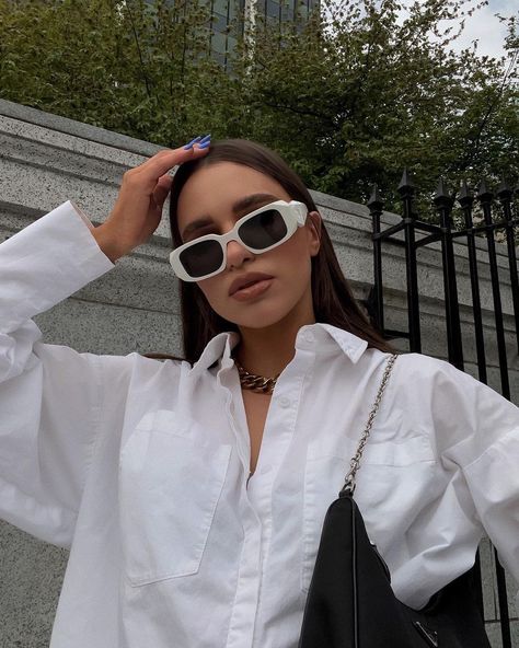 Photographie Inspo, Stylish Glasses, Instagrammer, Insta Photo Ideas, Instagram Inspiration, Model Poses, Mode Outfits, Instagram Aesthetic, Classy Outfits