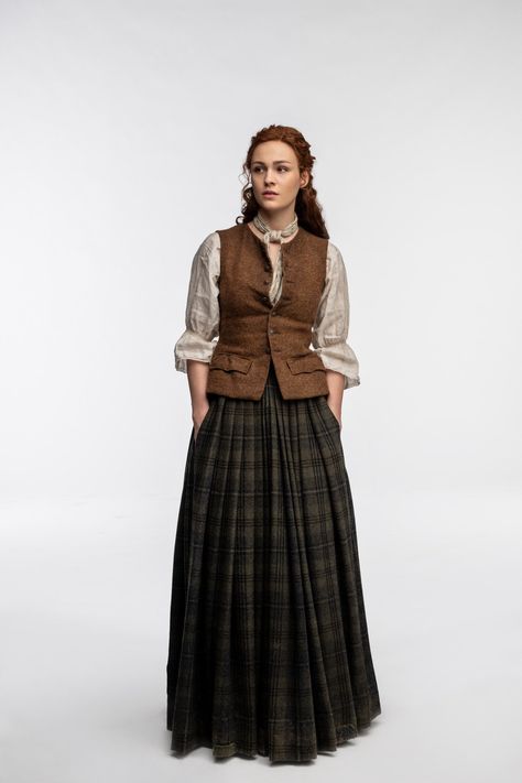 Emeline Letellier on Twitter: "Day 423 season 4 ♥️👑💯🥰 #outlander #outlanderseason4 #brianna #mackenziemonday #themackenzies #sophieskelton #mondays #queen #wc #briannafrasermackenzie #500daysofoutlander… https://t.co/xtwm6Uuu3g" Outlander Brianna, Traditional Scottish Clothing, Brianna Fraser, Outlander Style, Scottish Dress, Outlander Costumes, Scottish Clothing, Outlander Season 4, Outlander 3