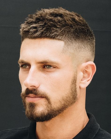 50 Best Short Haircuts: Men’s Short Hairstyles Guide With Photos (2020) Bart Styles, Very Short Hair Men, Short Fade Haircut, High Fade Haircut, Beyonce Hair, Dunner Wordend Haar, Men's Short Hair, Hair Guide, Athletic Hairstyles