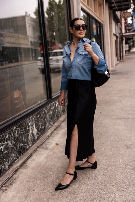 Chambray Again | kendi everyday Kendi Everyday, Shirt And Skirt, 90s Trends, Happy Friday Friends, Skirt Trends, Blouse Style, Chambray Top, Slip Skirt, Chambray Shirt