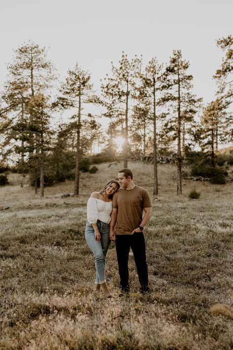 Black And Green Couple Outfit, Guys Outfits For Engagement Pictures, Outdoor Engagement Outfits, March Couple Photoshoot, Fall Engagement Photos In A Field, Neutral Fall Engagement Photos, Family Pics In Field, September Couple Photoshoot Outfits, Couple Photo Outfits Spring