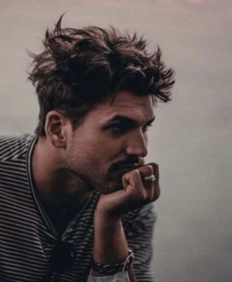 Mens Haircuts Messy, Wavy Hairstyles For Men, Short Hair Messy, Shag Mullet, Mens Messy Hairstyles, Popular Beard Styles, Man Haircuts, Barber Tips, Top Hairstyles For Men