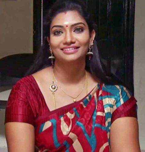 Tamil Serial, 1st January, Tamil Language, Serial Actress, Health Recipes, Automobile Industry, Indian Actress Hot Pics, Beautiful Smile Women