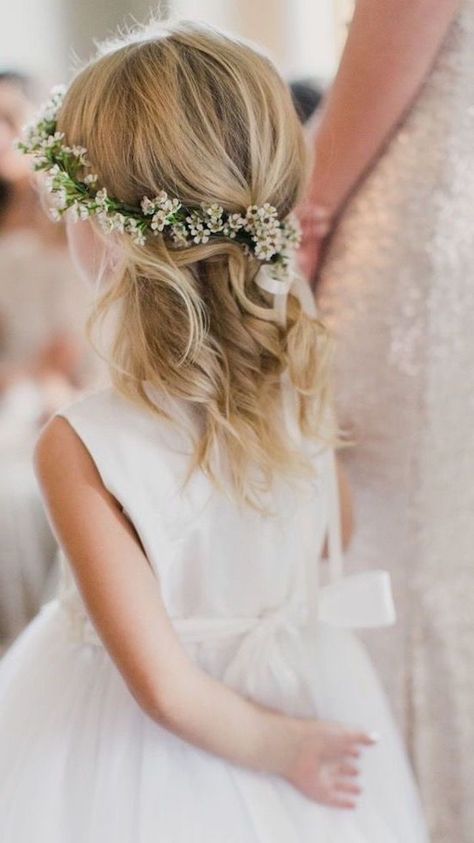 5 quick and easy flower girl hairstyles for wedding  #flowergirl #hairstyles #girlhairstylr #wedding Easy Flower Girl Hairstyles, Adorable Hairstyles, Flower Girl Gown, Girl Hair Dos, Easy Flower, Flower Girl Hairstyles, Girl Haircuts, Wedding With Kids, Loose Hairstyles