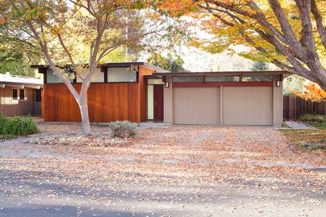 An Eichler House Renovation Creates New Living Space - Design Milk Large Garage, Mid Century Exterior, Large Trees, Eichler Homes, Modern Garage, Mid Century Architecture, Wood Siding, Minimalist Interior Design, Mid Mod