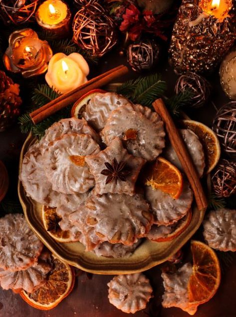 Orange Clove Cookies (Orange Gingerbread Cookies) Beautiful Holiday Desserts, Orange Spice Cookies, Witch Foods, Orange Christmas Cookies, Clove Cookies, Savory Holiday Recipes, Log Cakes, Cookies Orange, Fall Sweets