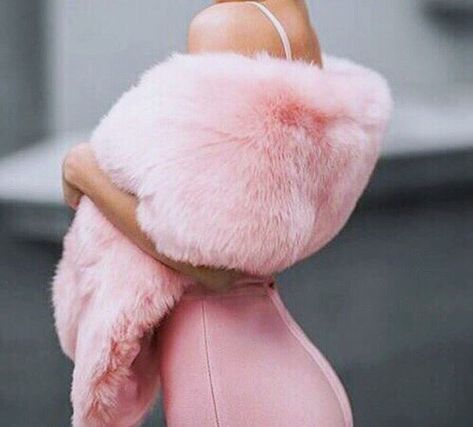 Pink foe fur shawl Dorothy Dandridge, Look Rose, Fur Shawl, Pink Fur, Fur Stole, Pink Vibes, Everything Pink, Fur Fashion, Pink Princess