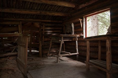 Old Trapper Cabins | abandoned cabin interior | Flickr - Photo Sharing! Old Wooden Cabin, Abandoned Shack Interior, Old Hunting Cabin, Abandoned Cabin Interior, Old Wood House Interior, Creepy Cabin Interior, Old Cabin Aesthetic, Old Wooden House Interior, Run Down Cabin