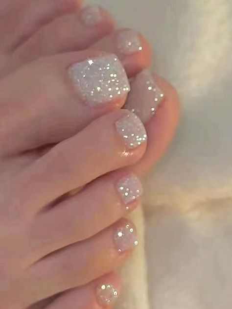 Transform Your Nails With 24pcs Modern Ins Style Silver Glitter Simple Daily Toenail Suitable For Women's Toenail Decoration+1 Piece Of Jelly Glue+1 Rubbing StripI discovered amazing products on SHEIN.com, come check them out! Sparkly Nail Art, Sparkly Toe Nails, Glitter Toe Nails, Simple Toe Nails, Gel Polish Nail Designs, Feet Nail Design, Plain Nails, Toe Nail Color, Nail Files