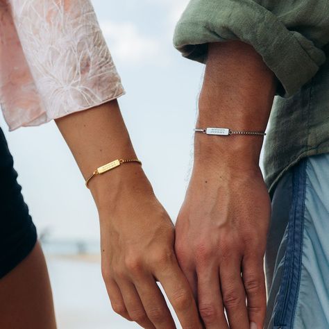 Engraved Gifts For Boyfriend, Engraving Ideas For Him, Engraved Bracelets For Him, Couple Bracelets Gold, Cute Couple Bracelets, Engraving Ideas Jewelry, Bracelet For Boyfriend, Matching Bracelets For Couples, Jewelry For Couples