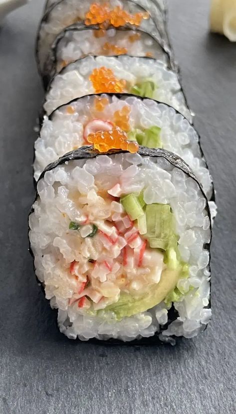 Make Sushi At Home, Crab Sushi, Sushi Recipes Homemade, Maki Roll, Seafood Sushi, Make Sushi, Sushi At Home, Homemade Sushi, How To Make Sushi