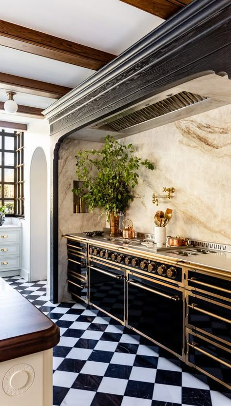 Tan France’s Dream Tan France Home, Marbella House, Modern Vintage Kitchen, Kitchen With Marble, Kitchen Projects Design, Tan France, Design Exterior, Design Del Prodotto, Dream House Interior