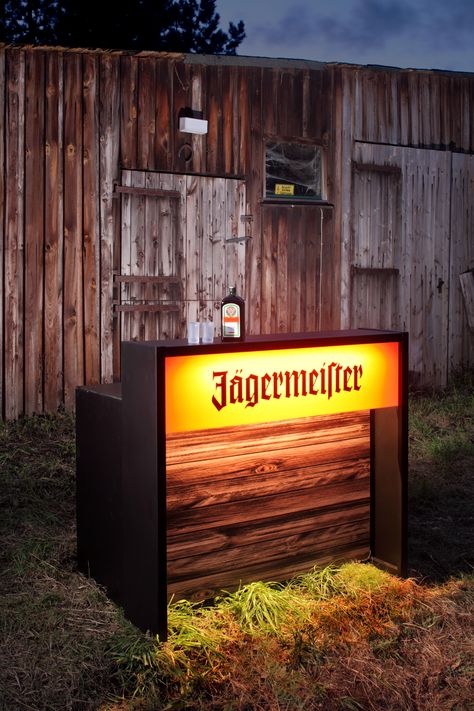 G-Rack mobile Bar for Jägermeister Shop Bar Ideas, Portable Bar Ideas, Bar Booth, Food Stall Design, Deck Bar, Mobile Bars, Food Cart Design, Pop Up Bar, Portable Bar