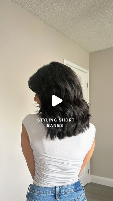 Jen | Hair Tutorials & Hair Tips on Instagram: "While getting bangs can be a fun change, they are also a commitment. 👀 If you recently got shorter curtain bangs and are struggling to style them, here is a quick + easy tutorial ⤵️  𝗦𝘁𝗲𝗽1️⃣: Take a smaller round brush and brush out the hair going forward. Then put the round brush on top of the section and drag it down, this helps smooth out any unwanted cow licks or kinks.   𝗦𝘁𝗲𝗽 2️⃣: To get your bangs to frame your face, split the bangs in half and blow dry each section by putting the round brush on top of the section and blow drying away from the face. This will help give your bangs that feathered back look 🪶👀 . . Drop a ❤️ if you found this helpful or comment below if you have any questions! . . #bangshairstyle #curtainbangs #s Round Face Curtain Bangs Medium Hair, How To Blow Dry Bangs Tutorials, Blow Dry Fringe, Cow Lick Hair, Curtain Bangs On Round Face, How To Blow Dry Curtain Bangs, Shorter Curtain Bangs, Curtain Bangs For Medium Hair, Bob With Bangs Round Face