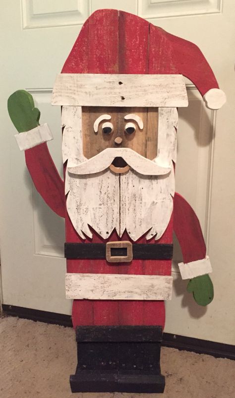 Pallet Santa, Christmas Santa Crafts, Crafts With Wood, Santa Christmas Decor, Primitive Angel, Pallet Wood Christmas, Christmas Diy Wood, Wooden Christmas Crafts, Wooden Angel