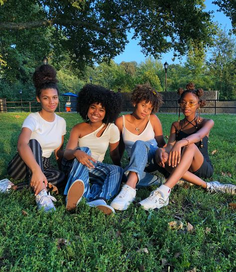 Ashley Masse, Sisters Photoshoot, Girl Friendship, Brown Hairstyles, Black Femininity, Best Friends Aesthetic, Cute Friend Photos, Foto Poses, Best Friend Goals