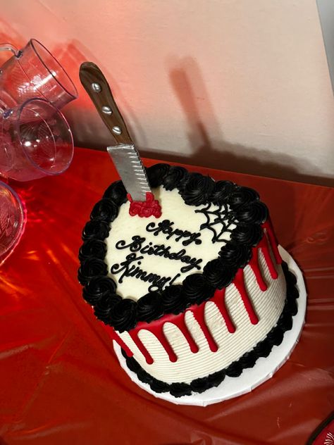 Spooky Birthday Cake Ideas, Spooky Season Birthday Cake, Cake With Knife In It, Halloween Party Food Scary, Slasher Birthday Cake, Scream Inspired Cake, Halloween 18th Birthday Cakes, Halloween Themed 18th Birthday Party, Slasher Cake Ideas