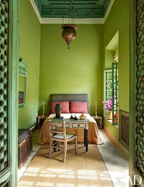 An 18th-century home in Marrakech is beautifully transformed into an airy family retreat Emerald Green Rooms, Brass Bedroom, Deco Boheme Chic, Green Walls, Bedroom Photos, घर की सजावट, Tiny Bedroom, Design Hotel, Green Interiors