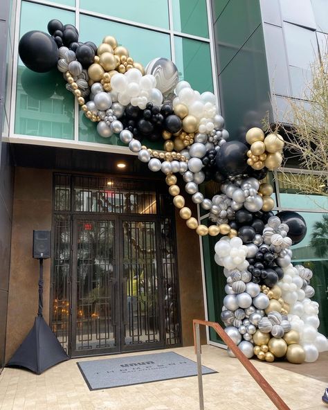 Grand Opening Photo Backdrop, Balloon Garland Grand Opening, Grand Opening Ideas Business Decorations Balloons, Balloons On Stage, Grand Opening Balloon Arch, Boutique Grand Opening Ideas, Opening Balloon Decoration, Grand Opening Balloon Ideas, Grand Opening Decor