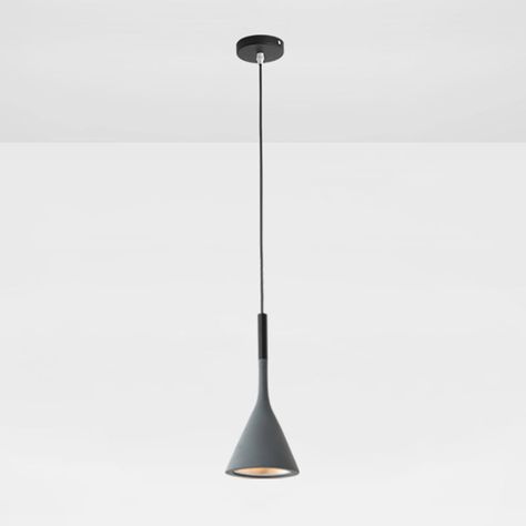 Dit product is een moderne hanglamp met geometrische harskap. Hij is perfect voor gebruik in de slaapkamer en wordt geleverd met een ronde baldakijn. Er is één enkele E26/E27-lamp nodig, die niet wordt meegeleverd, en heeft een maximaal wattage van 39 watt. De spanning is 110V-120V of 220V-240V. Grootte: 5 tot 9 inch, 4 inch en minder Breedte armatuur: 6 inch, 1,5 inch Hoogte armatuur: 14 inch, 12 inch 100 2_Inbegrepen lamp: Nee, Nee Aantal lampen: 1 Kleur: Zwart, Wit, Grijs, Oranje, Crème, Lich Hanging Lamps For Bedroom, Resin Hanging, Light Fixtures Bedroom Ceiling, Metal Hanging Lights, Lamp Modern, Wood Shades, Bedroom Ceiling Light, Semi Flush Mount Lighting, Canopy Lights