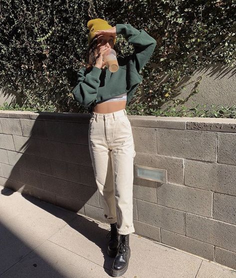 Vestiti Edgy, Beanie Outfit, Fest Outfits, Millennials Fashion, Stil Boho, Look Retro, Emma Chamberlain, Fashion Trends Winter, Indie Outfits