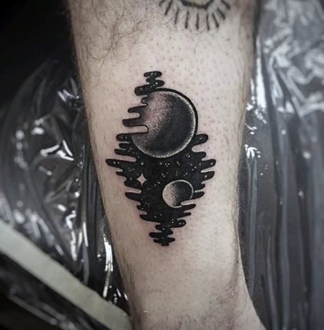 Night Sky With Planets Small Creative Mens Leg Tattoo Small Creative Tattoos, Creative Tattoo Ideas For Men, Creative Tattoos For Men, Leg Tattoos Small, Creative Tattoo Ideas, Tato Paha, Tato Dengan Makna, Super Tattoo, Creative Tattoo