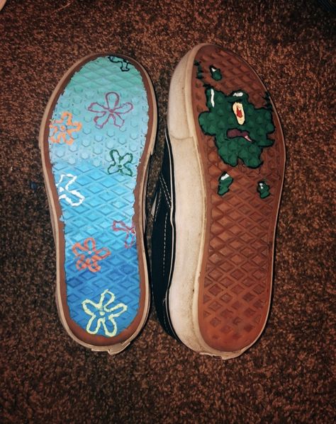 #spongebob #spongebobsquarepants #art #painting #vans #vsco #vscogirl #vansshoes #shoebottom Painting Vans, Vans Slip On Outfit, Vans Art, Vans Wallpaper, Vans Rucksack, Estilo Vans, Rosa Outfit, Vans Painted, Rainbow Vans