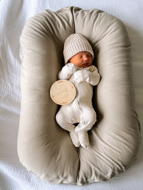 Newborn scrunch newborn baby boy outfit Newborn Hospital Outfit Boy Winter, Subtle Newborn Announcement, Newborn In Car Seat, Newborn Arrival Pictures, Hospital Baby Boy Pictures, Baby Boy Asthetics Photos, Newborn First Outfit Hospitals, Baby Boy Newborn Outfits Hospitals, Hospital Baby Outfit Newborns