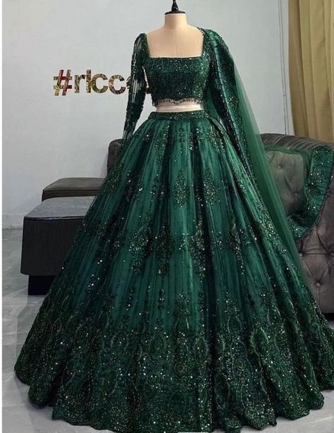 Green Wedding Lehenga, Trendy Lehenga Designs, Green Bridal Lehenga, Lehenga Designs Latest, Best Indian Wedding Dresses, Pengantin India, Simple Lehenga, Latest Bridal Lehenga, Trendy Outfits Indian