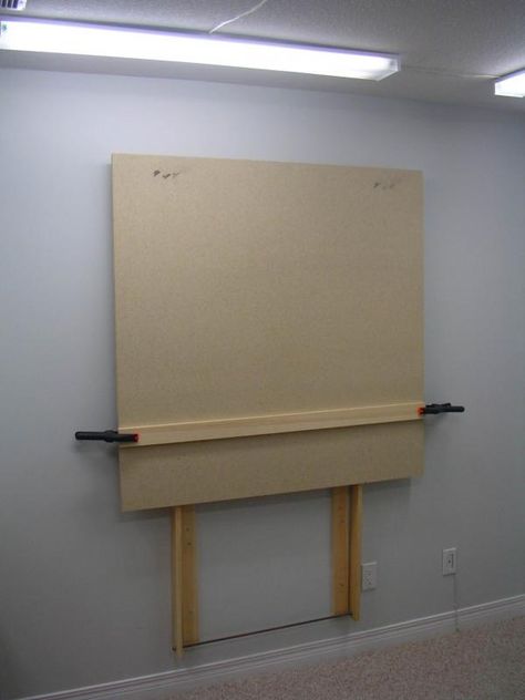 Plans for DIY large wall mount easel - WetCanvas: Online Living for Artists Wall Mount Easel, Wall Easel, Cardboard Easel, Diy Easel, Art Studio Storage, Art Studio Space, Art Studio Design, Cork Art, Drawing Table