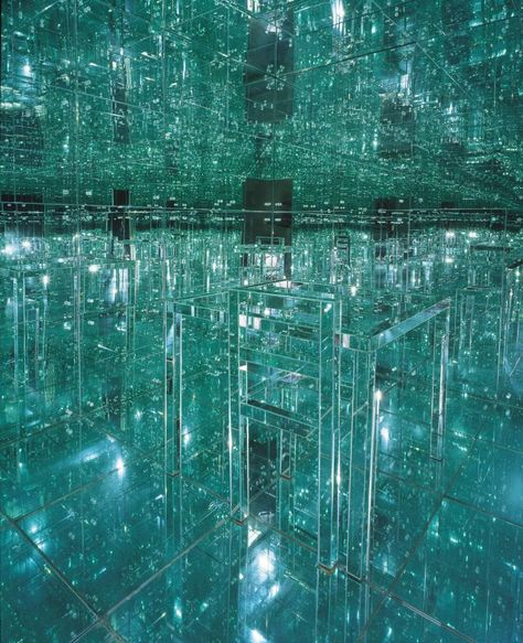 #mirrors on the floor, ceiling, and walls with #transparent furniture http://thetechscoopblog.blogspot.com Lucas Samaras, Infinity Room, Mirror Room, Infinity Mirror, Yayoi Kusama, Light Installation, Samara, Art Abstrait, Light Art