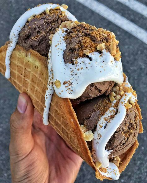 Ice Cream taco Taco Ice Cream, Protein Popsicles, Waffle Taco, National Taco Day, Ice Cream Taco, Taco Day, Dessert Taco, Cake Land, Waffle Bowl