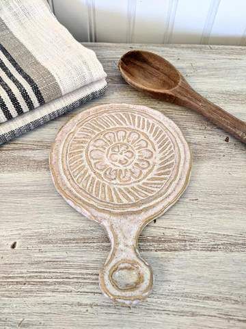 There's No Place Like Home. Refresh your space with inspiring, fresh decor! GingerSweet Gatherings features Sweet Home Decor, Gifts, Vintage Farmhouse Items, Seasonal, and Holiday Accents. Argile Diy, Pottery Trivet, Spoon Rest Pottery, Trivet Design, Pottery Creations, Ceramic Trivet, Crochet Scrubbies, Kitchen Wares, Plate Ideas