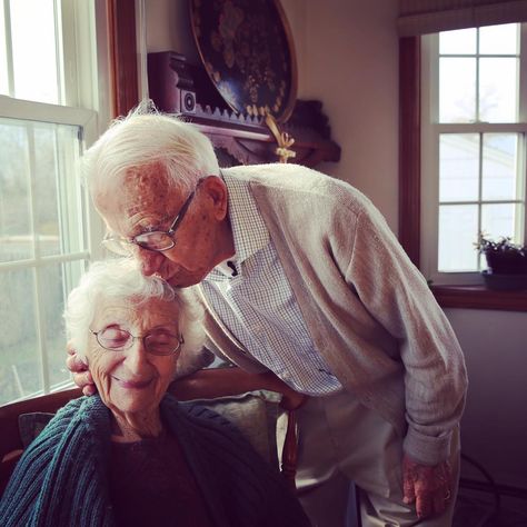 This couple has been married 84 years; here are their secrets #FamilyShare #marriage #couple #secrets #tips #marriagetips Tweet Questions, Grow Old With Me, Longest Marriage, Old Married Couple, Marriage Couple, Old Couples, Valentine Projects, Love Tips, Marriage Tips