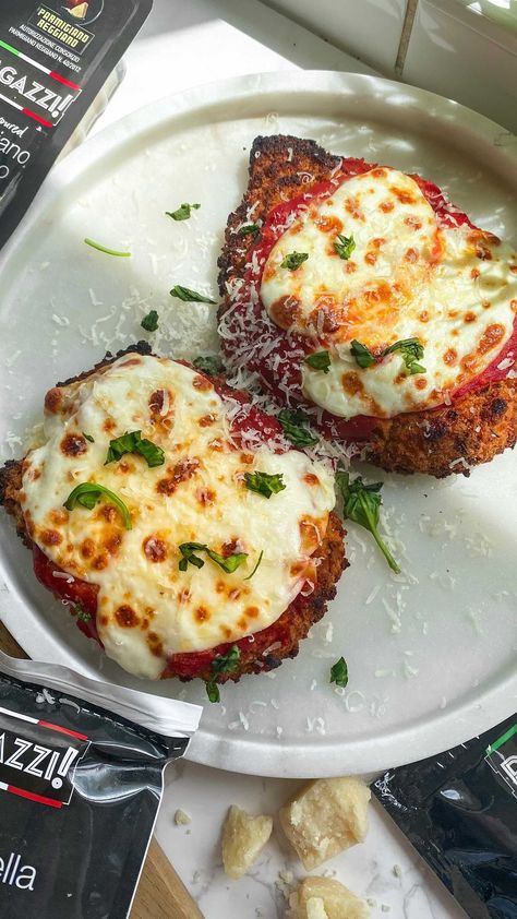 Chicken Parmesan Aesthetic, Chicken Parm Aesthetic, Chicken Dinner Aesthetic, Parmigiana Chicken, Chicken Parmigiana Recipe, Healthy Chicken Parmesan, Chicken Parmesan Recipe, Chicken Parmesan Pasta, Chicken Parmigiana