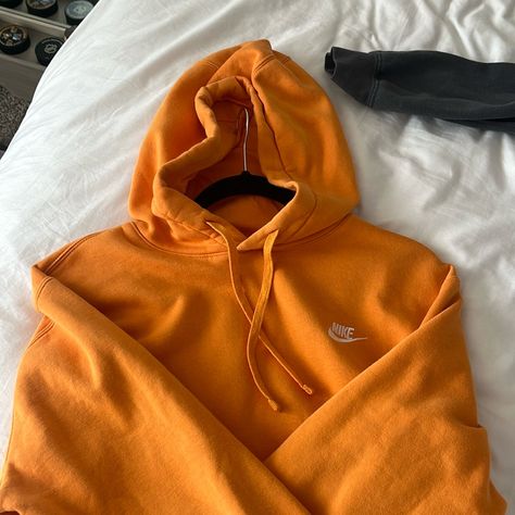 I’m Selling An Orange Nike Hoodie Size Medium Never Worn Orange Hoodie Aesthetic, Darwin Costume, Orange Hoodie Outfit, Orange Nike Hoodie, Dream Tiger, Pink Nike Hoodie, Nike Hoodie Outfit, Nike Hoodies For Women, Acid Bath