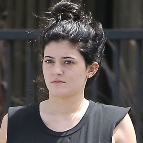 12 Unrecognizable Celebrities Without Make Up Kylie Jenner Kylie Jenner Ugly, Khloe Kardashian Without Makeup, Kylie Without Makeup, Kylie Jenner Plastic Surgery, Kylie Jenner Face, Ugly Photos, Celebs Without Makeup, Jenner Girls, Kylie Jenner Pictures