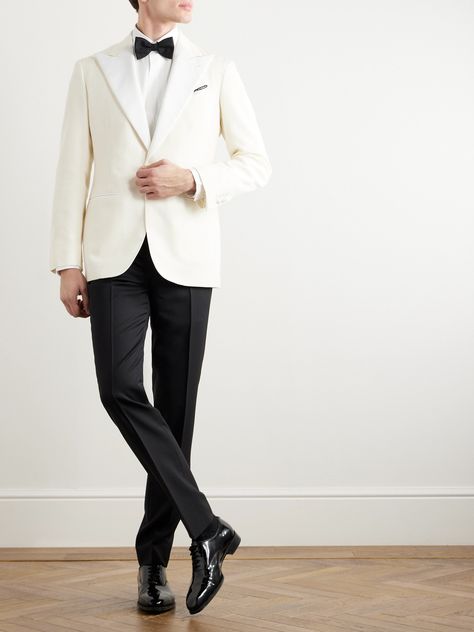 The exaggerated peak lapels are the focal point on Saman Amel's tuxedo jacket. Cut from premium wool, it's trimmed with grosgrain, which adds a subtle contrast in texture. Wear yours with side-striped trousers and a classic bow tie. White Blazer Outfit Men, White Tux Groom, Saman Amel, White Tuxedo Wedding, Mens White Suit, Wedding Suits Men Black, Men Suits Black, Groom Tuxedo Wedding, White Wedding Suit