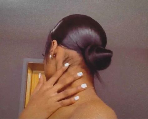 Top Notch Bun, Sleek Bun Natural Hair, Sleek Back Bun, Quick Natural Hair Styles, Sleek Bun, Girls Natural Hairstyles, Curly Hair Styles Easy, Natural Curls Hairstyles, Pretty Princess