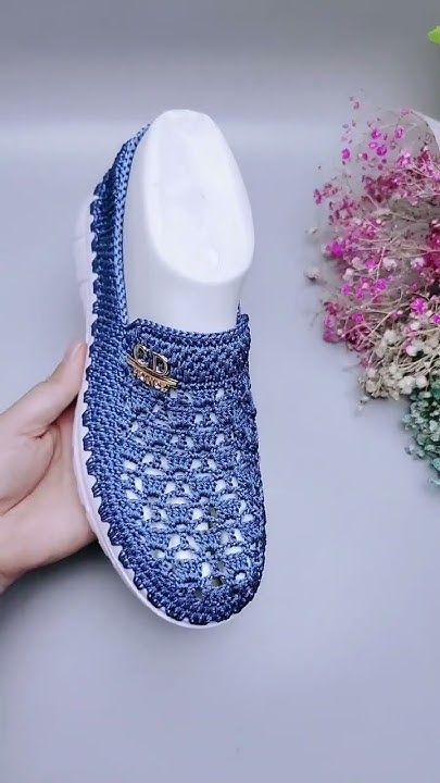 Shoe Cupboard, Crochet Slippers Free Pattern, Crochet Slipper Pattern, Slippers Pattern, Crochet Shoes, Crochet Slippers, Knitting Crochet, Crochet Projects, Free Pattern