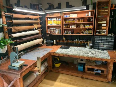 Small Art Studio Layout, Leather Workshop Organization, Leather Storage Ideas, Leather Workshop Studio, Leather Workbench, Leather Products Ideas, Trailer Bar, Upholstery Shop, Leather Studio