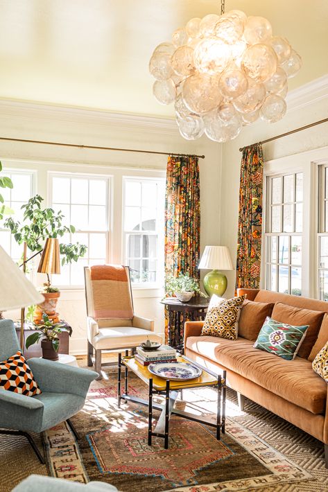 Interior designer Fran Keenan blended a variety of styles to create an eclectic interior for this historic Alabama home. Take a look inside to see how a family of four is enjoying their new abode! Seattle Interior Design Style, Anthropology Home Decor, Spanish Mission Style Homes, Tattoo Modern, Ny Apartment, Mission Style Homes, Eclectic Interior Design, Paintings Modern, Cosy Living